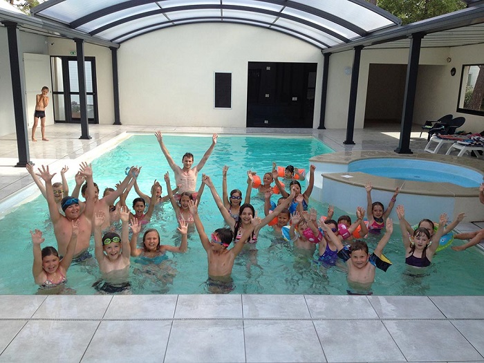 Des vacances de rêve dans un camping avec piscine couverte