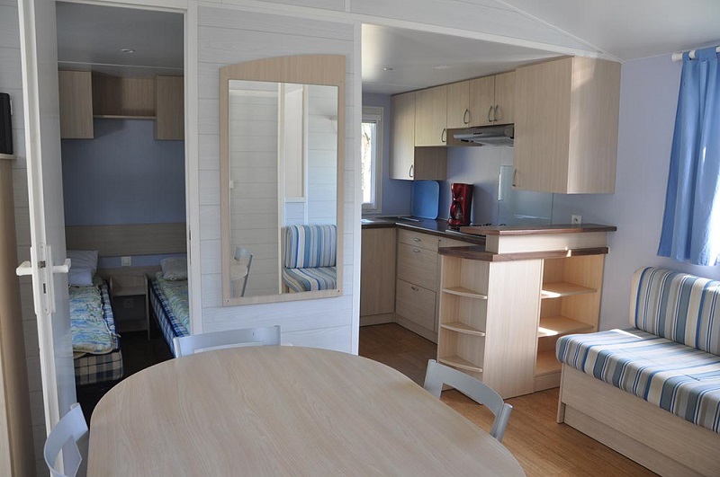 intérieur mobil-home en promotion au camping