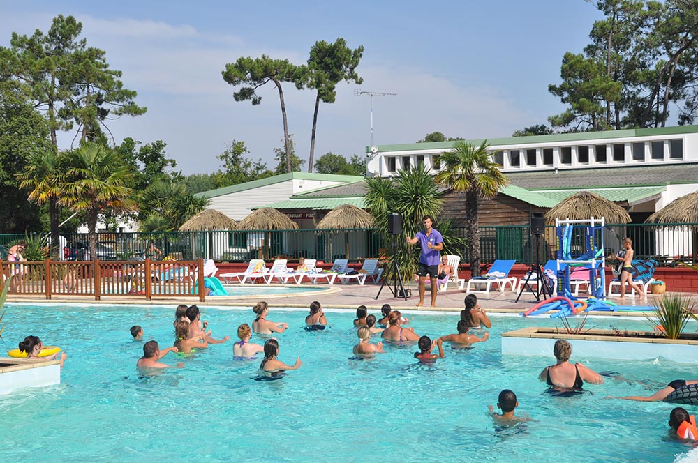 Camping 4 étoiles familial avec animations dans la piscine près de Grand'Landes