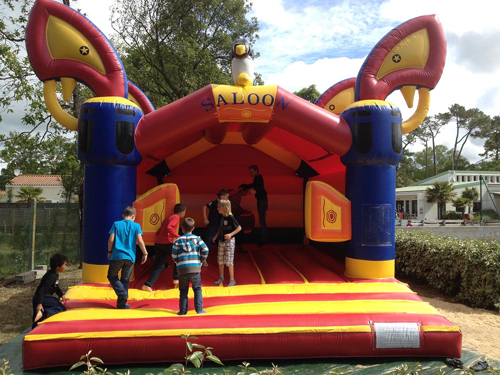 Camping 4 étoiles familial avec animations pour les enfantsprès de Aizenay