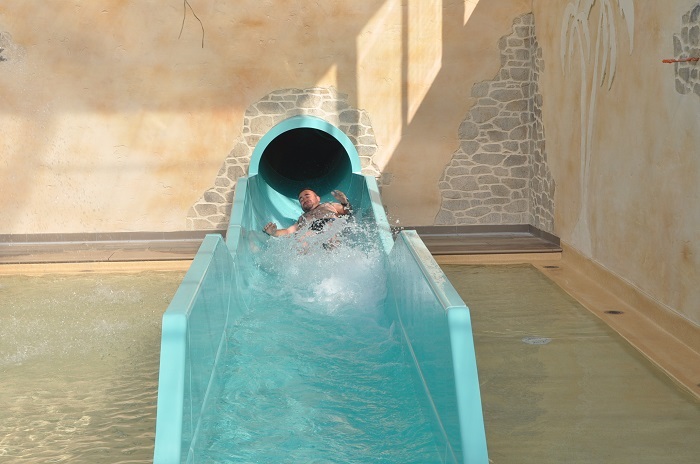 espace aquatique avec toboggans au camping près de Martinet