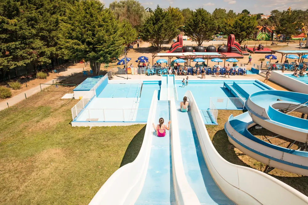 descente toboggan aquatique du parc des dunes à Brem
