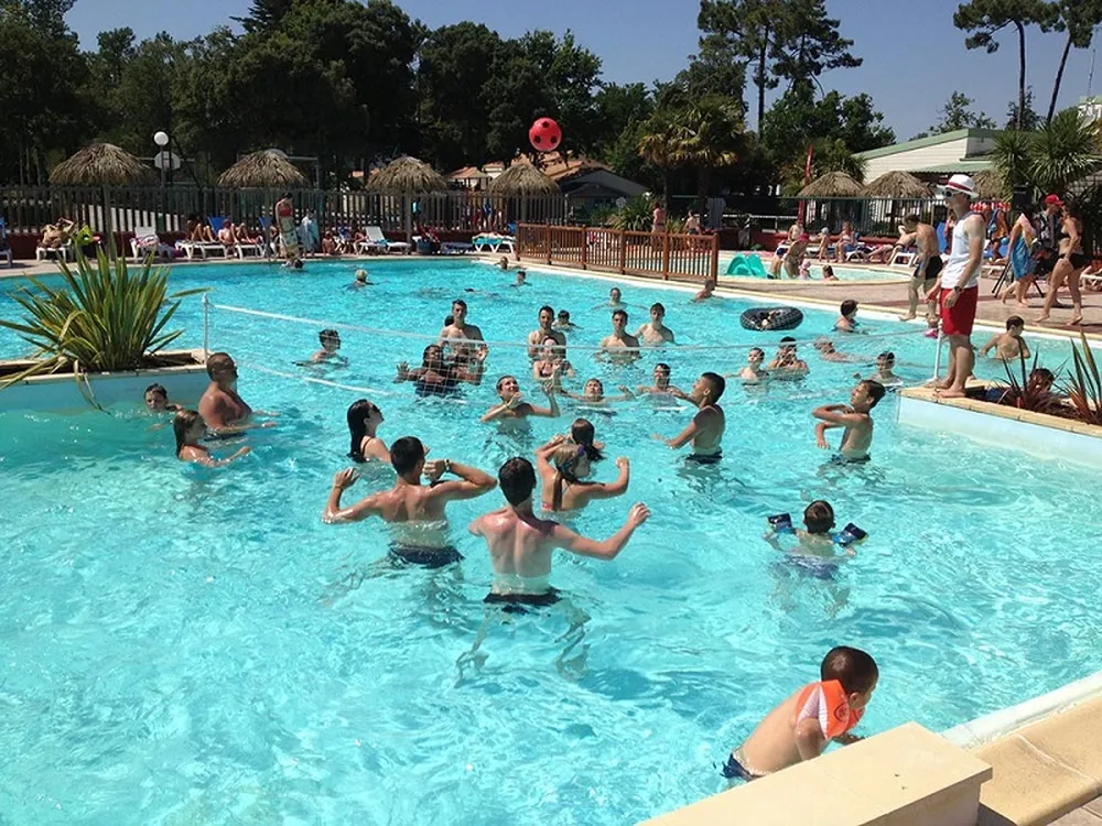 vue aérienne de l'espace aquatique du camping La California