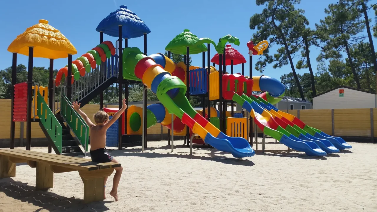 grand parc ludique pour les enfants